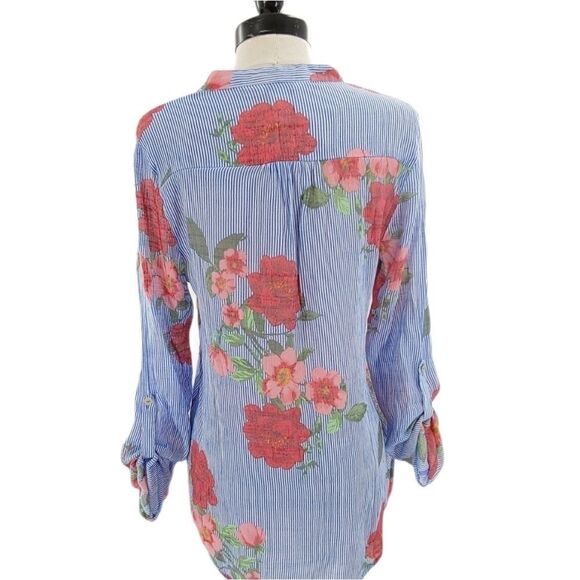 Classic blue pinstripe top with rose pattern - Picture 3 of 10